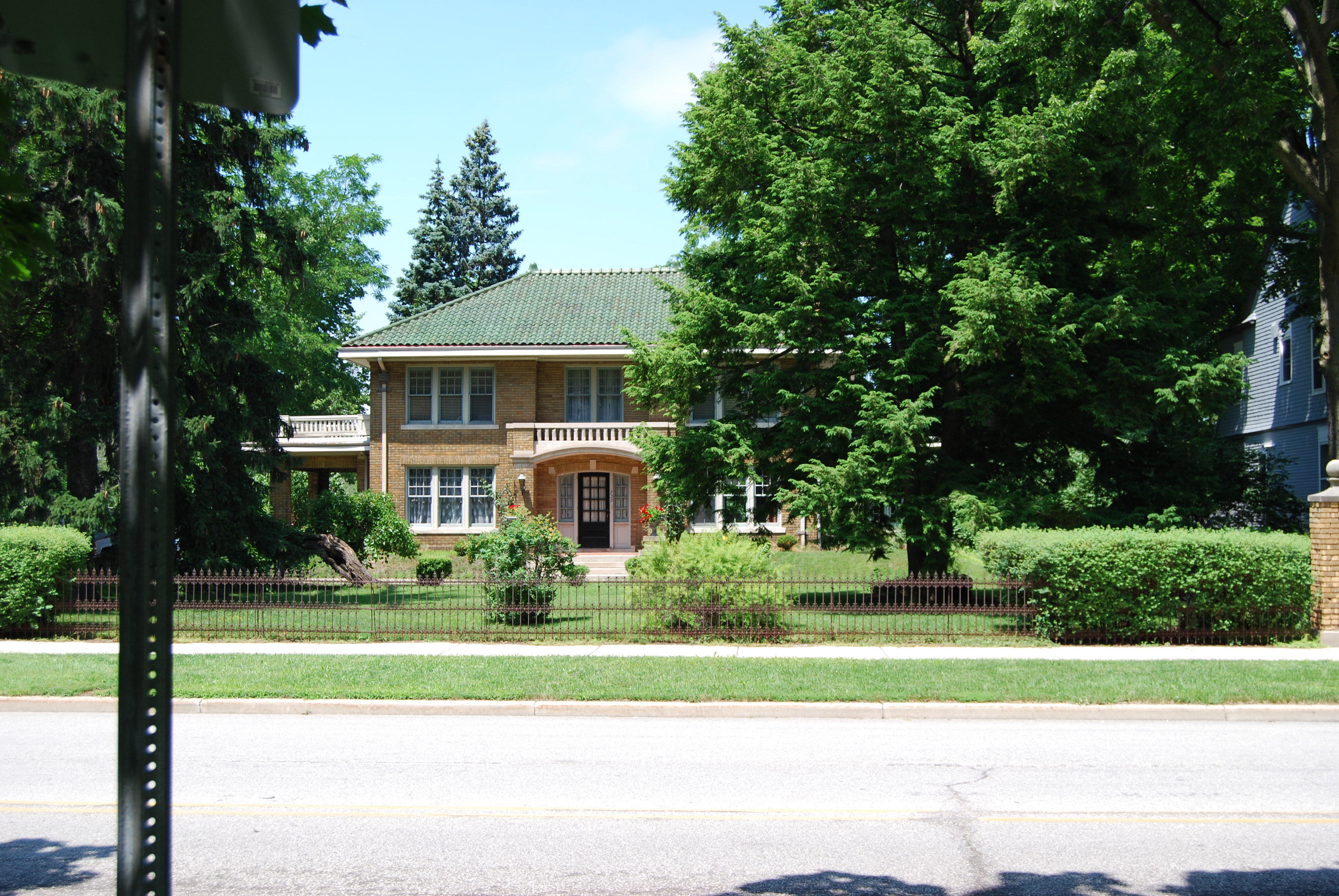 739 West Washington